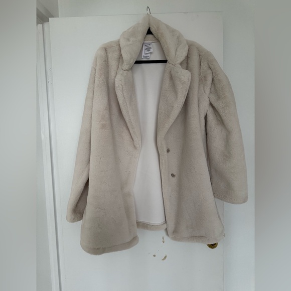 🛍️FAUX FUR JACKET WORN TWICE - Picture 4 of 6